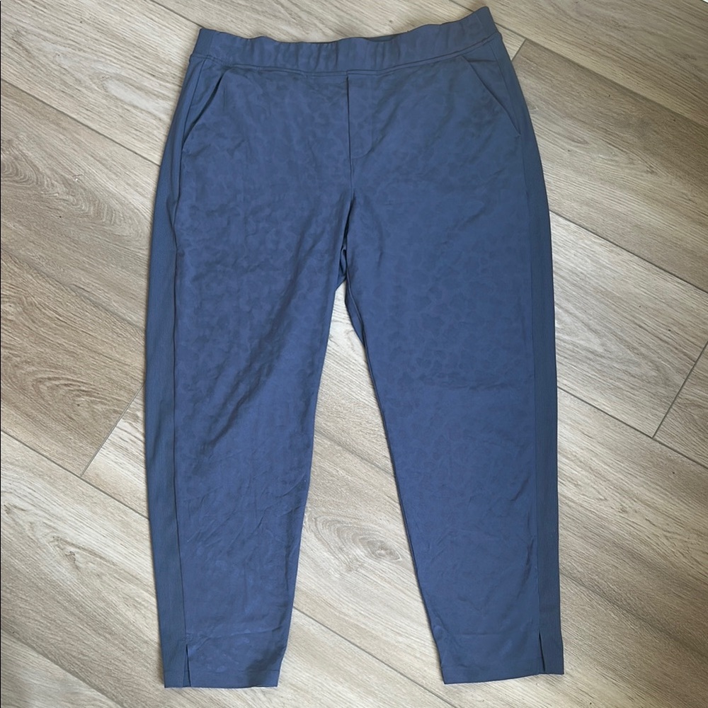 Athleta Brooklyn Textured Ankle Pant. Size 16. Great condition.